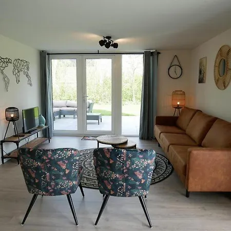 Met Sauna Op Recreatiepark De Wielen - 64 펜션 *