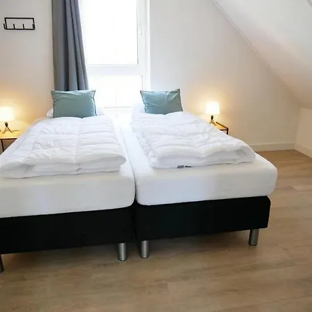 펜션 Met Sauna Op Recreatiepark De Wielen - 64 신트 마르턴